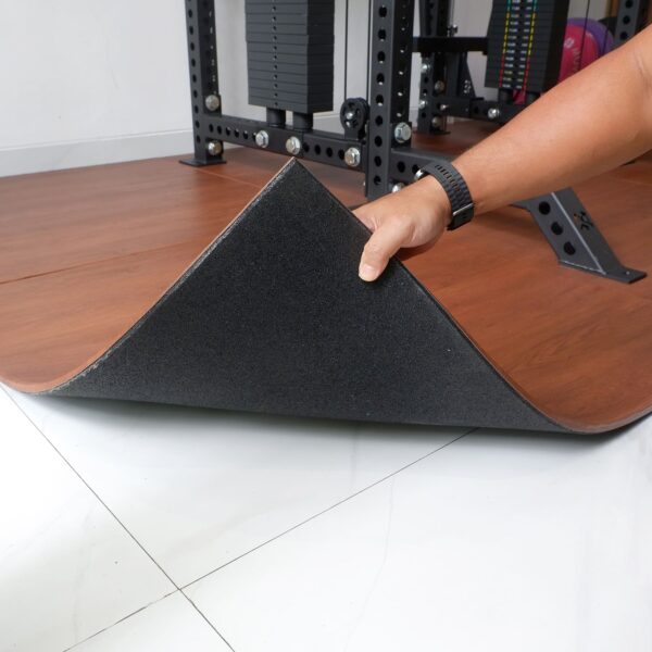 Vinyl laminated rubber gym flooring tile 100x100 cm with wood finish for gym use